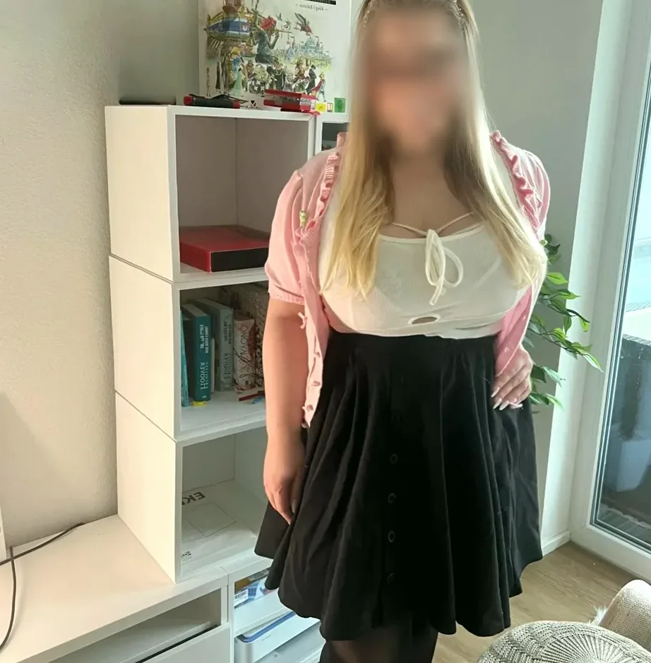 Clara, 32