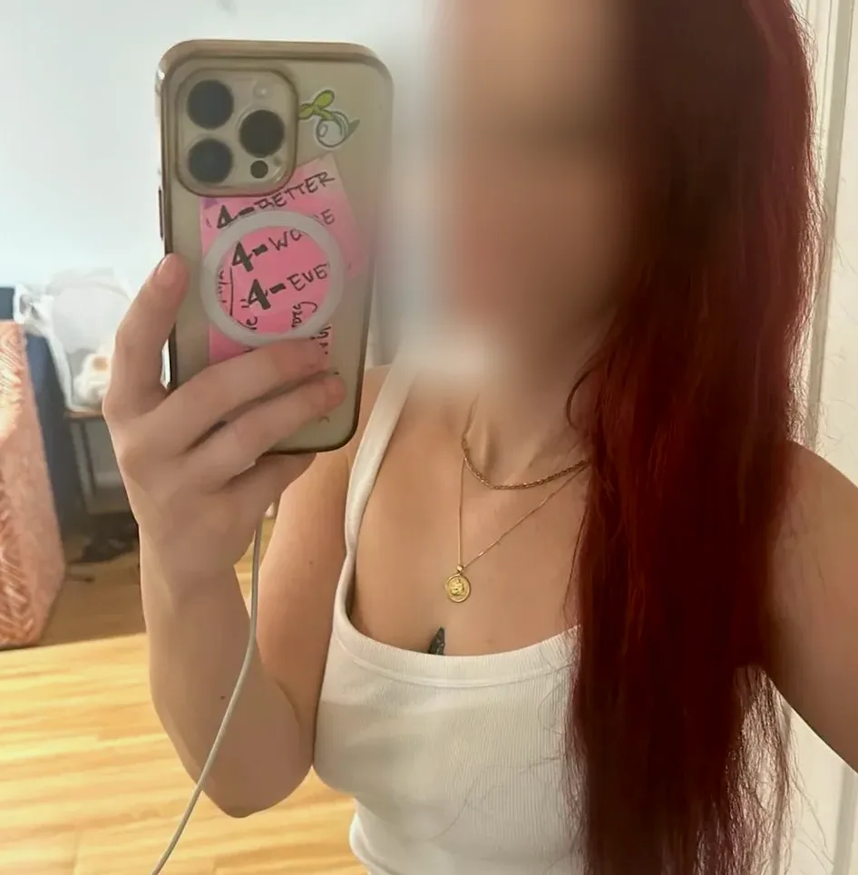 Ellen, 28