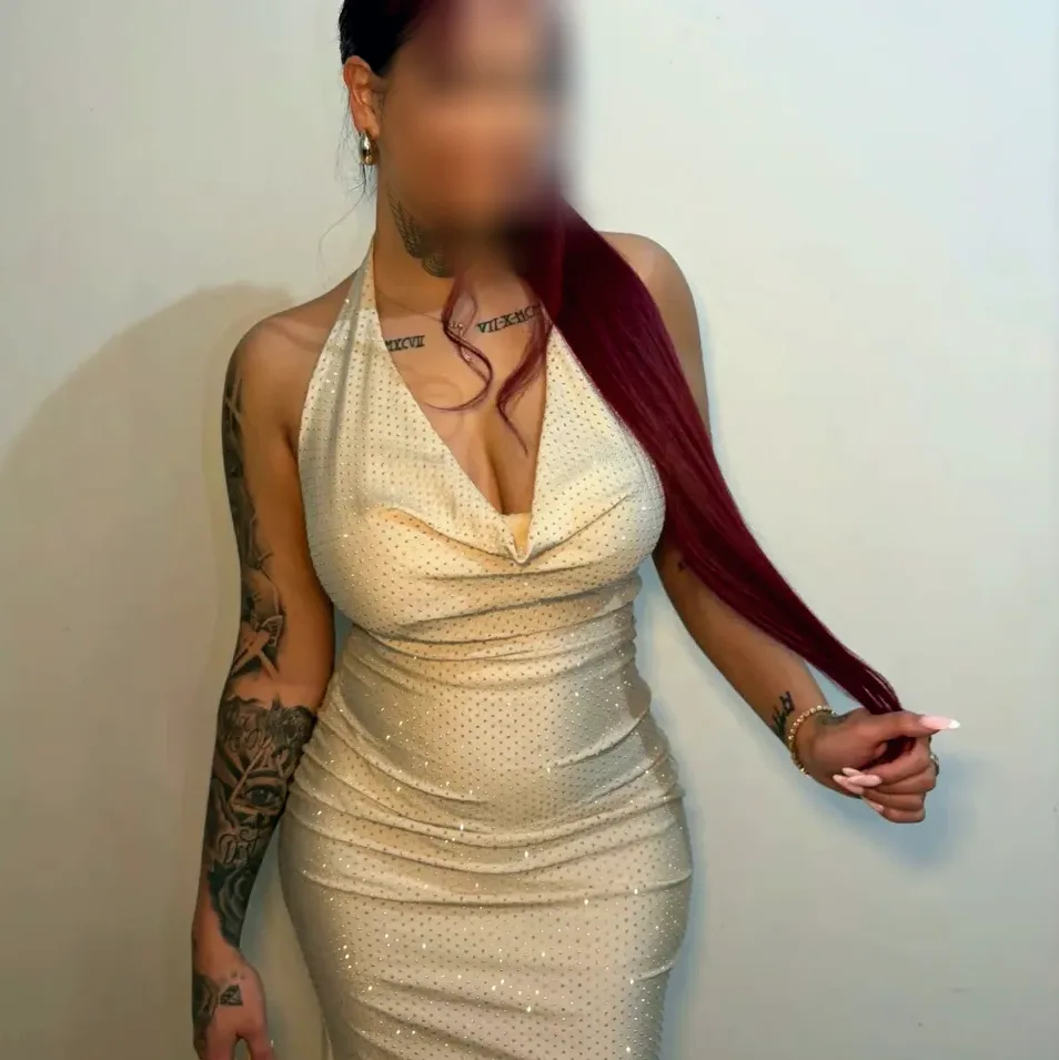 Zeynep, 22